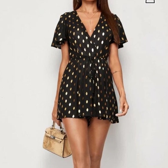 🍃LAST 1 Sm💕NWT Black&Gold Flutter Sleeve Romper - Picture 3 of 14